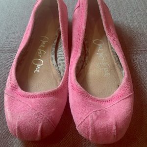 9.5 Tom’s pink suede ballet flats - SUPER RARE